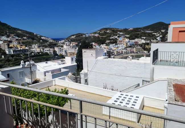 Rent by room in Ponza - La Maison Fiorita - camera Le Coppe -