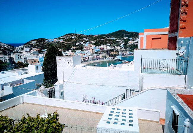 Chambres d'hôtes à Ponza - La Maison Fiorita - camera Le Coppe -