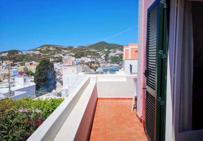 Rent by room на Ponza - La Maison Fiorita - camera Le Coppe -